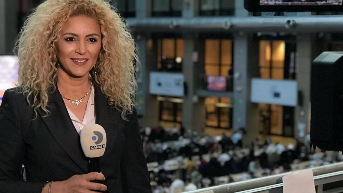 Tragedie în presa românească: Nicoleta Drăgușin, jurnalist de excepție, a murit la 46 de ani Nicoleta Drăgușin, una dintre cele mai respectate jurnaliste de televiziune din România, a trecut în neființă la doar 46 de ani, după o bătălie scurtă cu o boală incurabilă