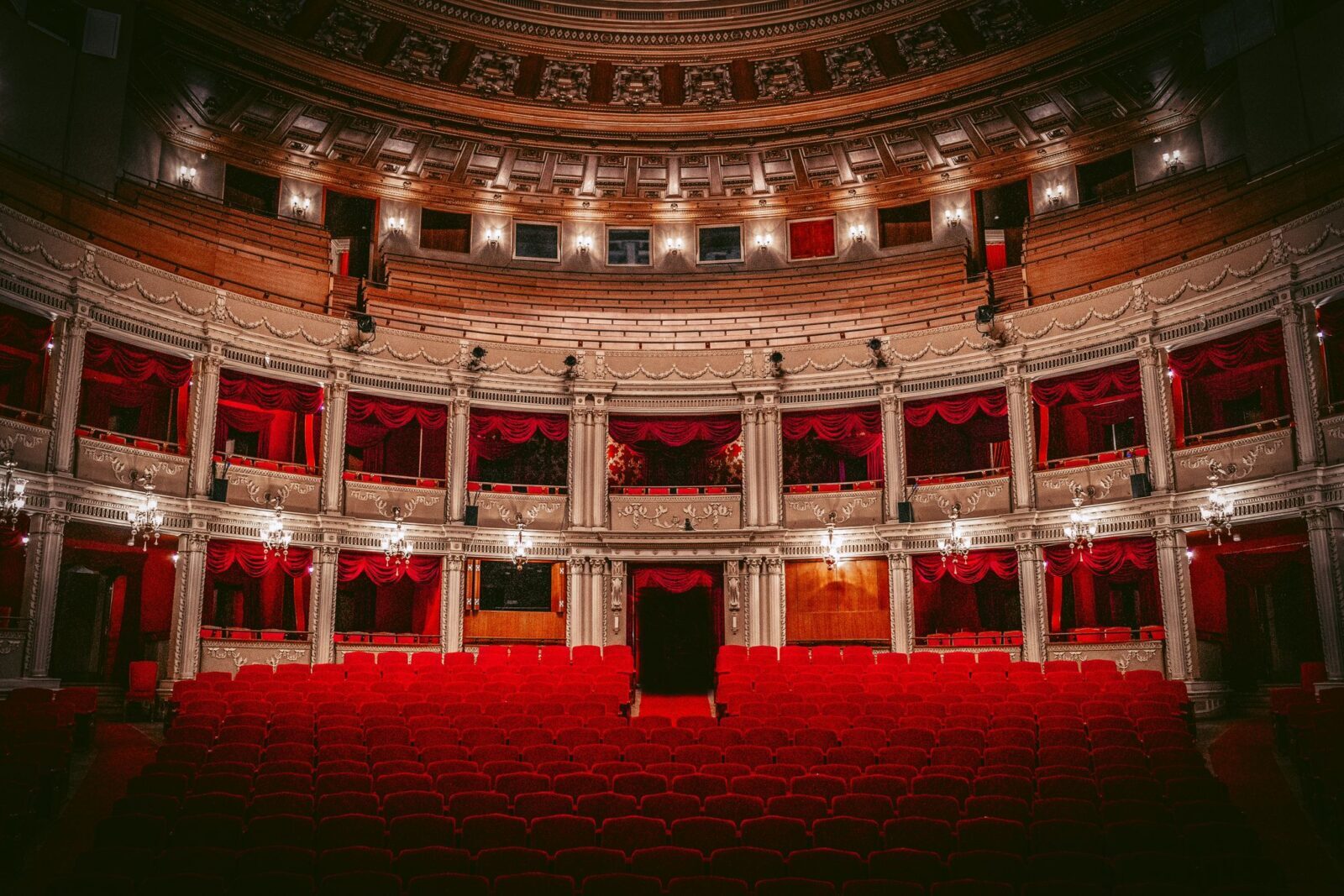 Ziua Culturii Naționale, celebrată anual pe 15 ianuarie, a fost marcată anul acesta printr-un eveniment special la Opera Națională din București, unde a fost organizat un spectacol dedicat poporului și valorilor sale culturale