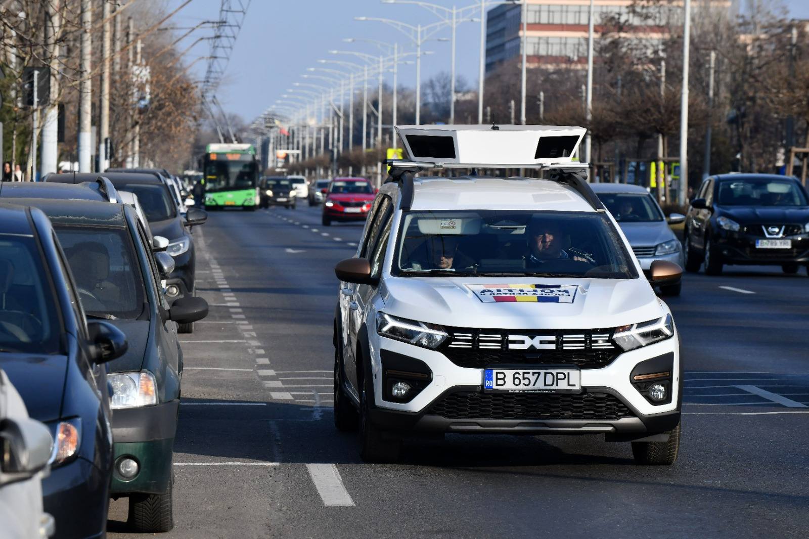 Ciucu: Se mai poate parca gratuit în București doar pe locurile verzi; nise albastre cu taxe, amenzi de Poliția Locală