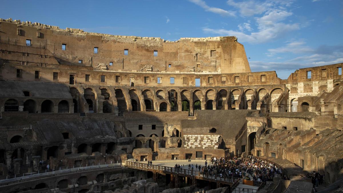 Pasajul Imperial Secret al Colosseumului, Deschis Publicului Roma a deschis astăzi coridorul imperial secret al Colosseumului, după o amplă restaurare ce a beneficiat de fonduri din partea Uniunii Europene și al Parcului Arheologic Italian