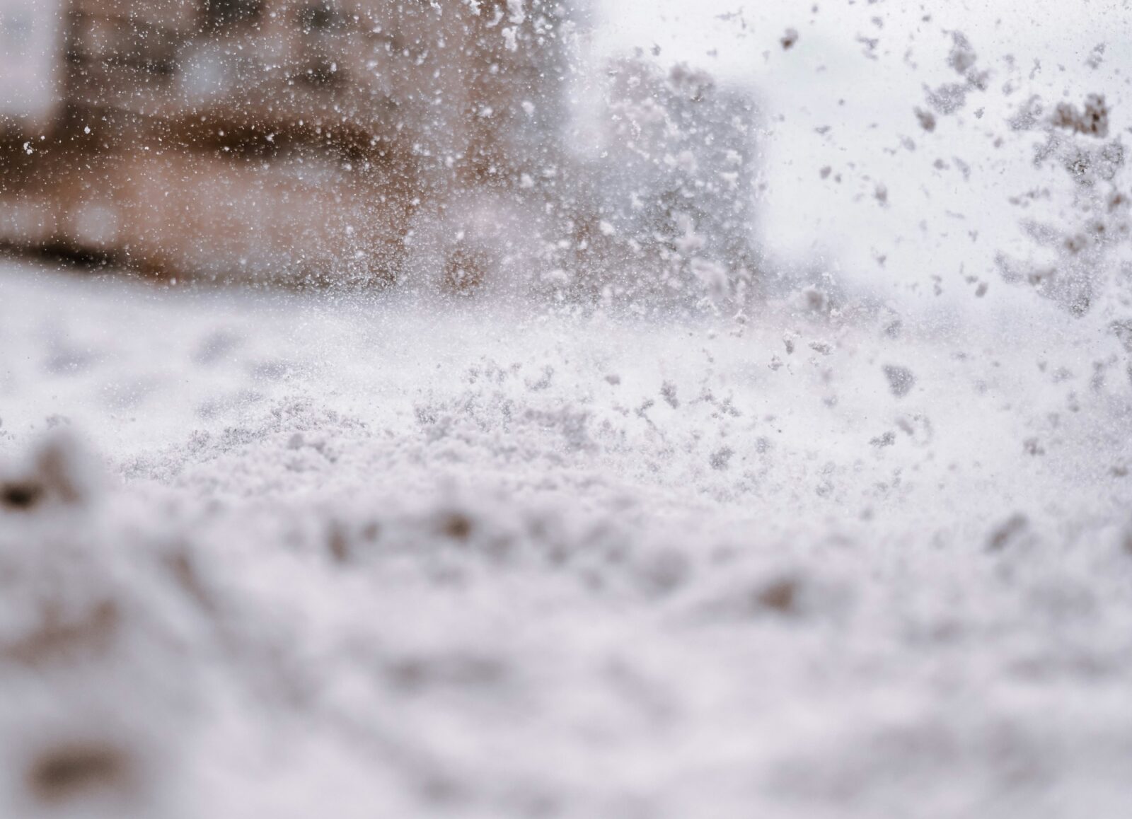 Vreme deosebit de rece în București până marți dimineața: temperaturi negative și ninsori slabe, anunță meteorologii Bucureștiul se pregătește pentru o perioadă de temperaturi extrem de scăzute, cu temperaturi negative și precipitații sub formă de ninsoare, lapoviță și polei