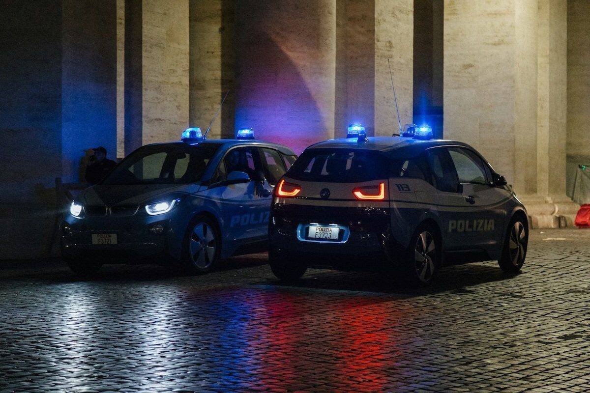 Bărbat de 20 ani împușcat mortal de polițiști în Milano
