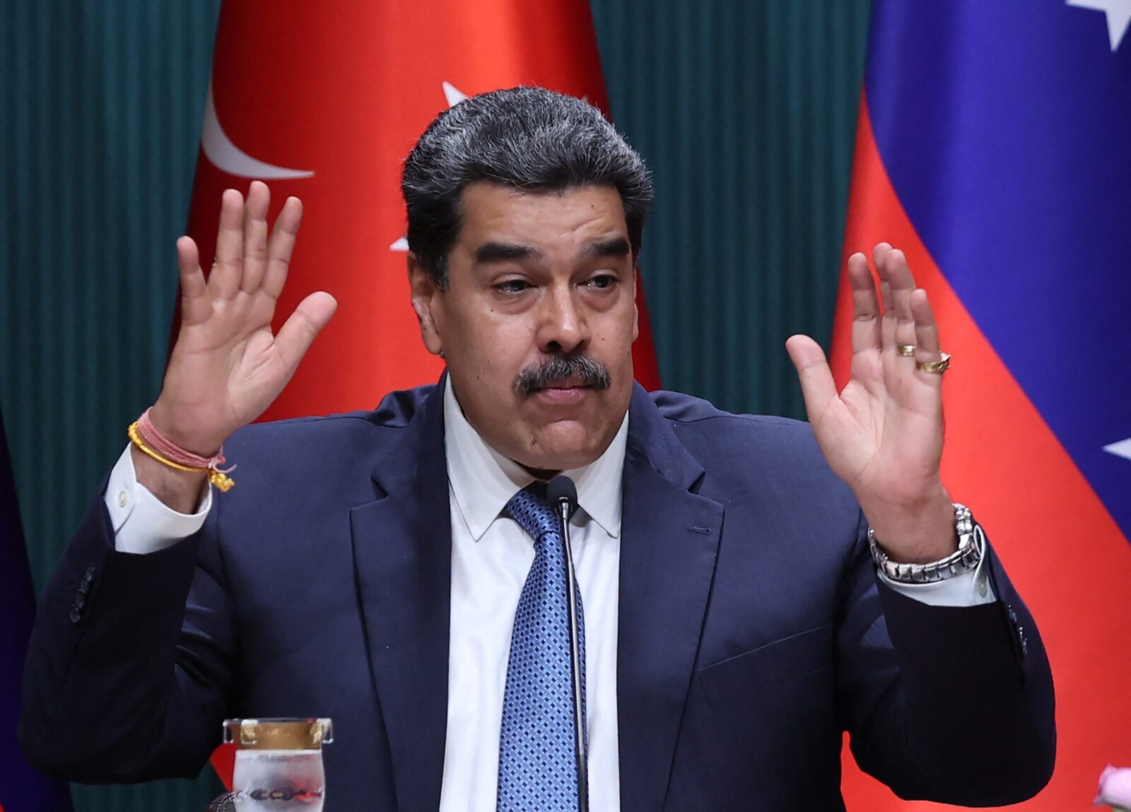 Captura președintelui Venezuelei: Nicolas Maduro, dus într-o operațiune exotică a SUA Sâmbătă dimineață, președintele Venezuelei, Nicolas Maduro, a fost capturat de forțele speciale americane într-o acțiune desfășurată în urma unui atac coordonat, după cum a anunțat Donald Trump pe rețeaua sa socială Truth Social
