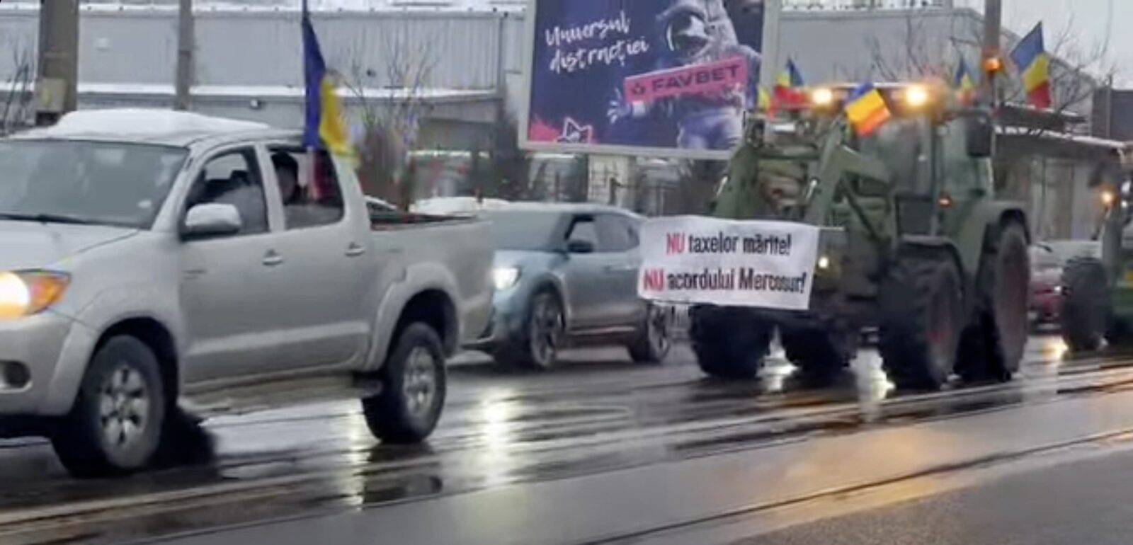 Fermierii blochează Centura Apahida cu tractoarele
