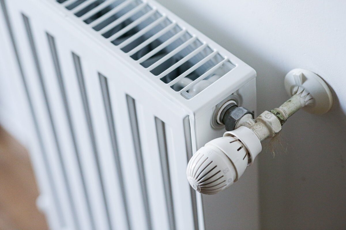Amenda pentru nemontarea repartitoarelor de căldură, un subiect aprins al discuțiilor din domeniul energiei și al administrației locale, continuă să fie un mister neclar pentru mulți români
