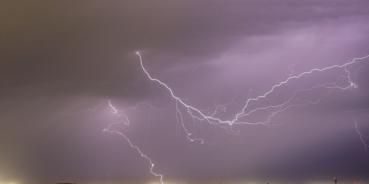 vreme-fulgere.jpg - StirileCorecte