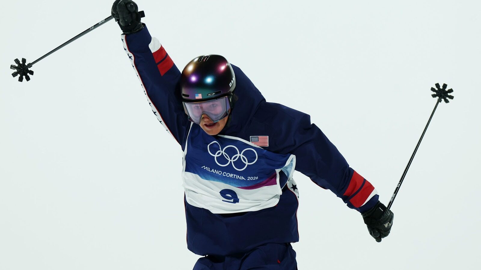 Freeskiing: Spectacolul istoric de la Milano-Cortina Judecătorii au avut de lucru intens și fanii au asistat la un moment istoric duminică seară, când schiorii freeskier au demonstrat un nivel impresionant de progresie colectivă în runda de calificare pentru proba de big air masculin la Jocurile Olimpice de Iarnă 2026 de la Milano-Cortina