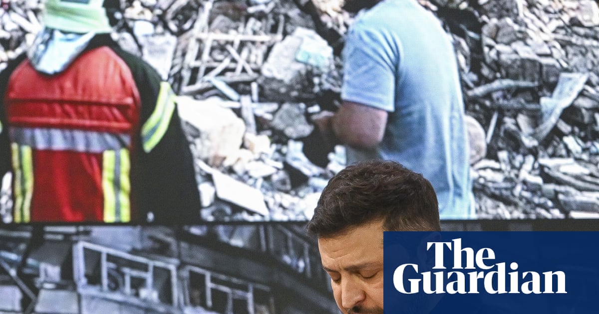 Zelenskyy denunță Rusia la Conferința de Securitate de la München Președintele ucrainean Volodymyr Zelenskyy a caracterizat liderul de la Kremlin, Vladimir Putin, drept un „sclav al războiului” în cadrul intervenției sale de la Conferința de Securitate de la München, desfășurată sâmbătă