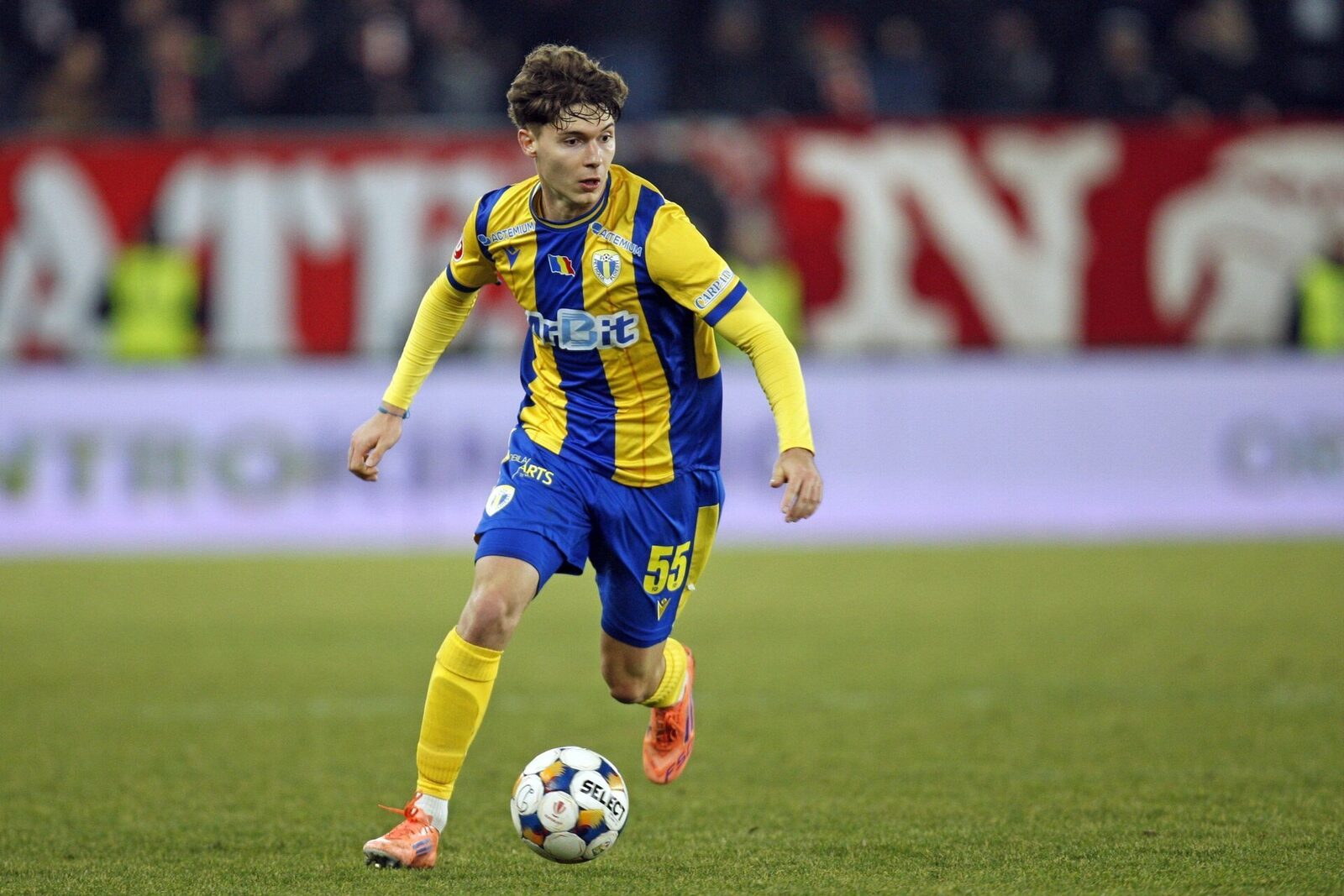 Petrolul Ploiești primește vizita FC Argeș, într-un duel crucial pentru ambele echipe Petrolul Ploiești se pregătește să întâlnească FC Argeș pe propriul teren, vineri, 13 februarie, la ora 20:00
