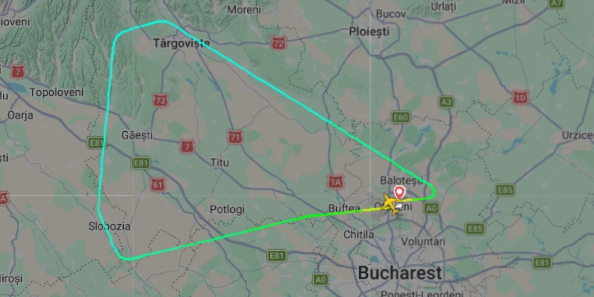 Avion-intors-la-Otopeni.jpg - StirileCorecte