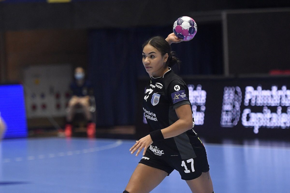 Elizabeth Omoregie,membra de bază a echipei de handbal CSM București, va face pasul către rivala Ferencvaros din Budapesta, marcând finalul unei perioade de opt ani petrecute în capitala României