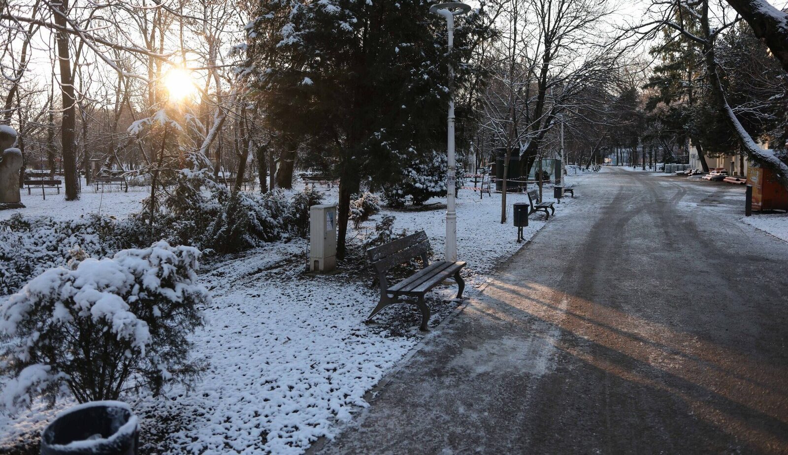 Vremea capricioasă și întârzierile temperaturilor în București continuă să fie subiectul principal al avertizărilor meteo în aceste zile