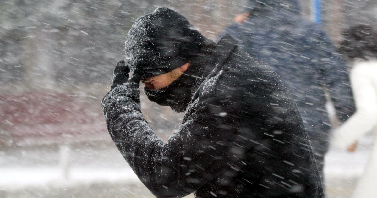 Meteorologii emit cod galben: ninsori viscolite și intensificări ale vântului în următoarele zile Meteorologii din cadrul Administrației Naționale de Meteorologie (ANM) au emis coduri galbene de vânt și ninsori viscolite pentru mai multe județe din România