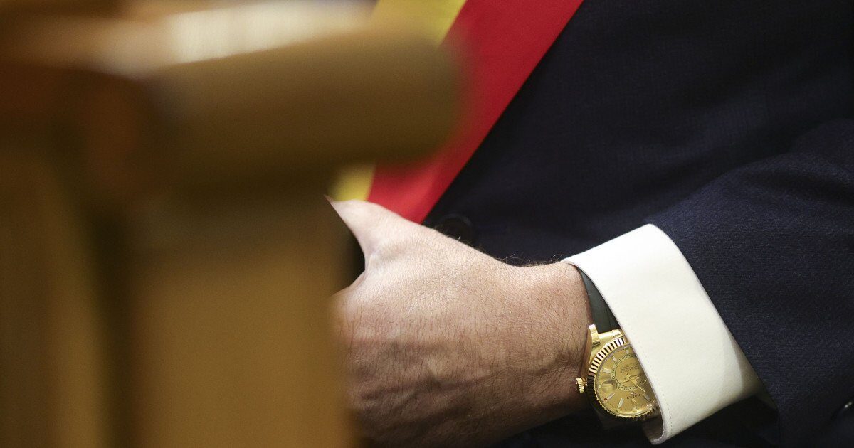 Primarul din Fărcașa, subiect de controverse după întâlnirea cu guvernul Ioan Stegeran, primarul comunei Fărcașa din Maramureș, a stârnit reacții puternice după ce a fost surprins la o întâlnire a aleșilor locali purtând un ceas Rolex valoros, estimat de presă la 50.000 de euro