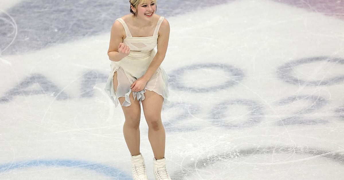 Alysa Liu, speranța de medalii a echipei SUA în patinajul artistic Alysa Liu se află pe cale de a aduce o medalie pentru echipa Statelor Unite la competiția de patinaj artistic feminin, după ce concursa la scurt program a fost marcată de erorile coechipierei sale, Amber Glenn