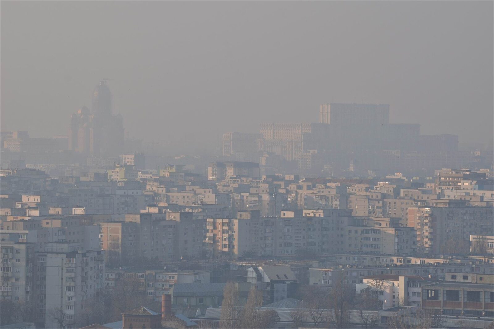 Amontele pentru poluare în București, echivalentul a două apartamente, deși raportul Gărzii de Mediu ignoră deversările ilegale
