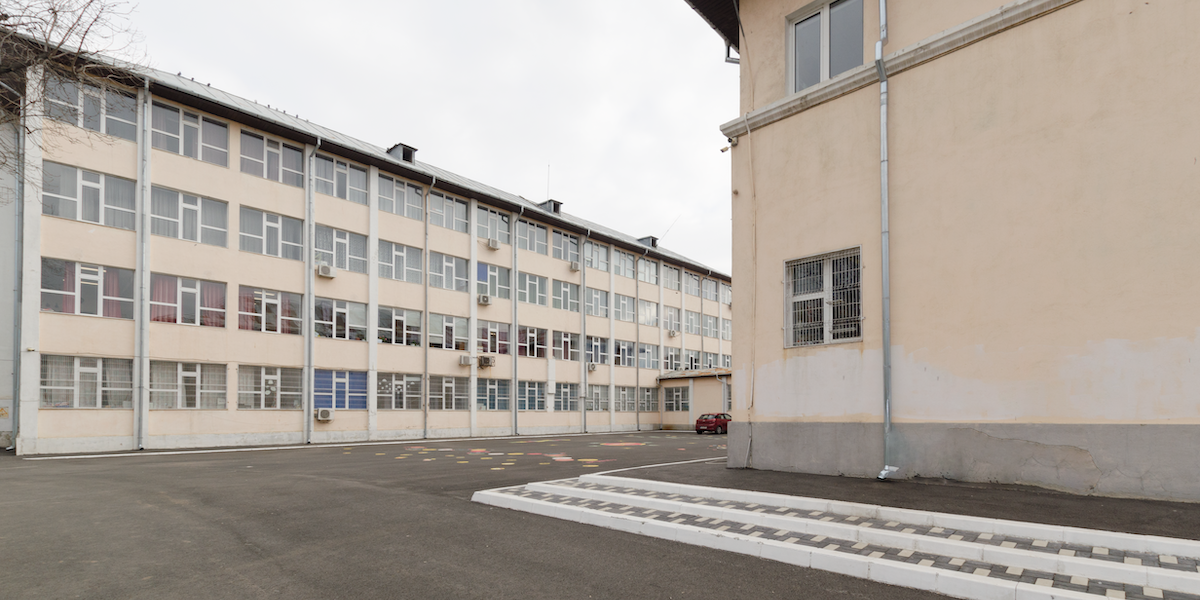 Scoli-Gimnaziale-„Mircea-Santimbreanu.png - StirileCorecte