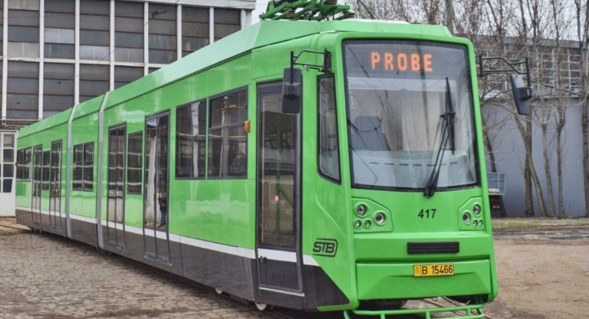 Un tramvai de producție românească, model Bucur LF-CA, a fost readus în prim-planul activității de modernizare a flotei STB din București, după ce a trecut printr-un amplu proces de reparație capitală și modernizare la Uzina URAC