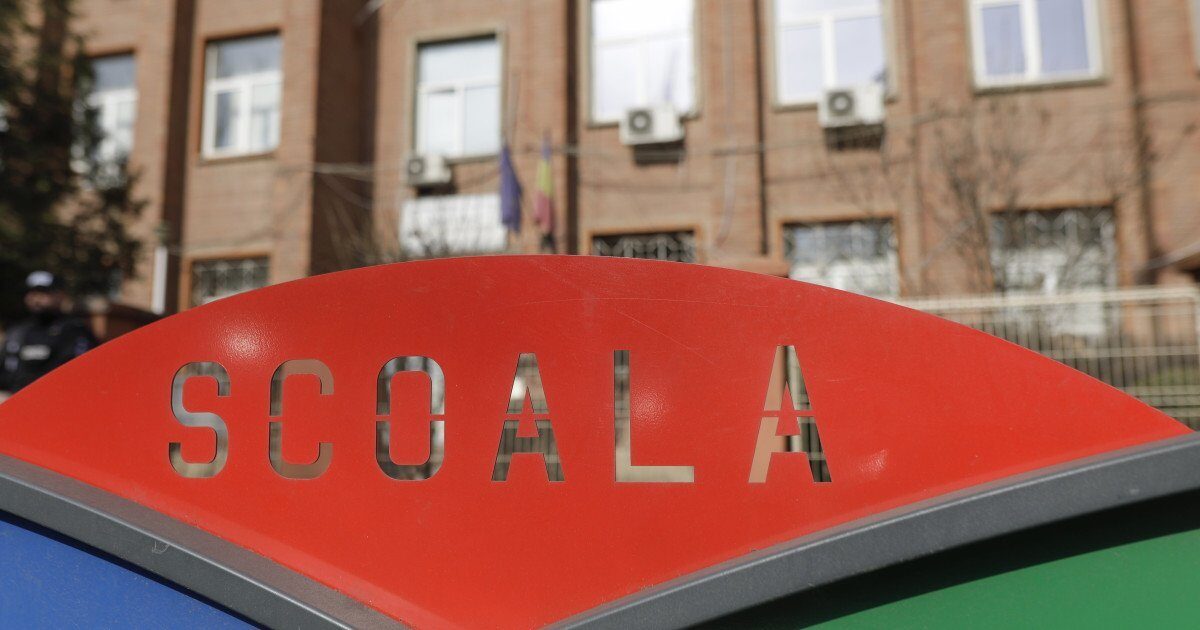 Vreme severă în Brăila: Cursuri suspendate în șapte școli Inspectoratul pentru Situații de Urgență Brăila a anunțat suspendarea cursurilor cu prezență fizică pentru ziua de miercuri în șapte unități de învățământ, din cauza condițiilor meteorologice severe prognozate