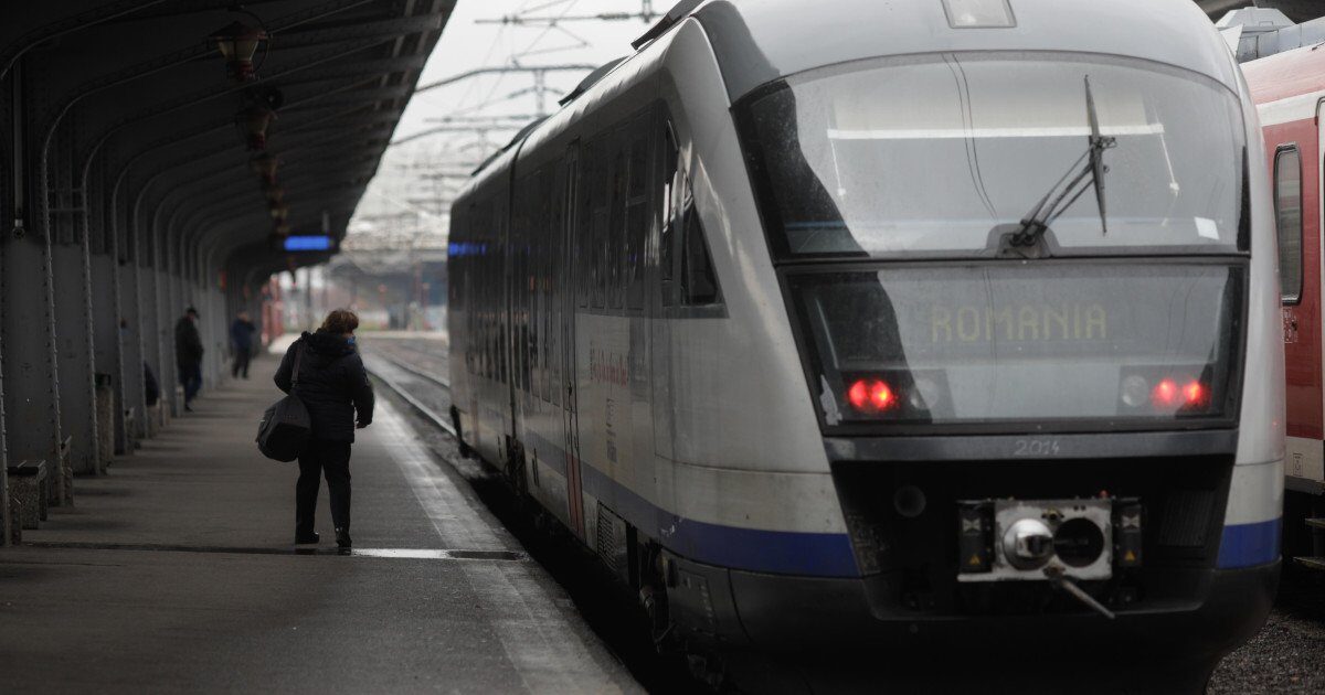 Incidente în Gara de Nord: Un vagon CFR a deraiat, circulația trenurilor este blocată Traficul feroviar a fost perturbat vineri dimineață în Gara de Nord din București, după ce primul vagon al trenului IRN 401, operat de CFR Călători, a deraiat în timpul unei manevre de împingere către depou