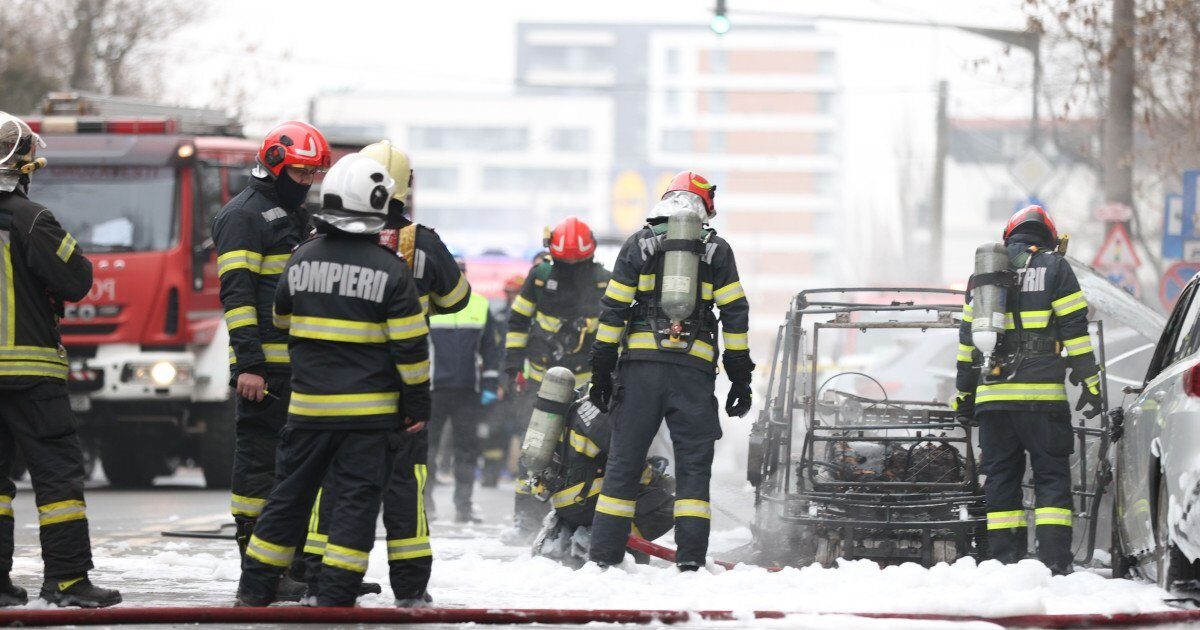 Incendiu devastator în Sectorul 6: O femeie a decedat, un alt bărbat este rănit O femeie a murit vineri, 13 februarie 2026, după un incendiu violent care a izbucnit la un autoturism în Sectorul 6 al Capitalei