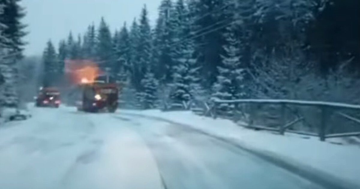 Viscolul restricționează circulația pe DN1: Măsuri de siguranță pentru șoferi Centrul Infotrafic din Inspectoratul General al Poliției Române a anunțat, marți seară, restricționarea circulației pe DN1, între localitățile Nistorești și Azuga, pentru vehiculele cu greutatea mai mare de 7,5 tone