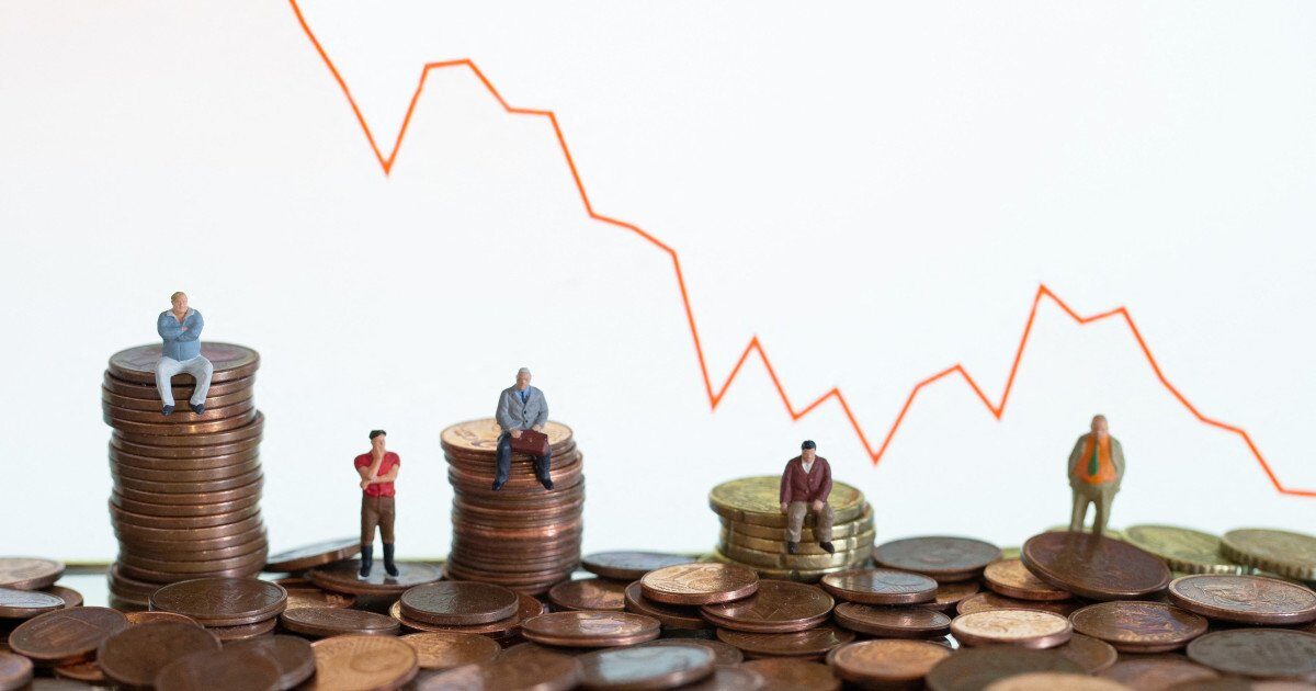 România intră în recesiune tehnică: Scăderi semnificative ale PIB-ului Economia României a intrat în recesiune tehnică, conform datelor publicate vineri de Institutul Național de Statistică (INS)