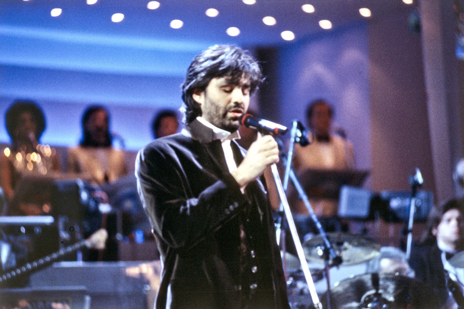 Andrea Bocelli va deschide Ceremonia de Deschidere a Jocurilor Olimpice de Iarnă 2026 Andrea Bocelli, celebrul tenor italian cu o carieră impresionantă, va fi vedeta Ceremoniei de Deschidere a Jocurilor Olimpice de Iarnă 2026, ce va avea loc pe 6 februarie, la Stadionul San Siro din Milano