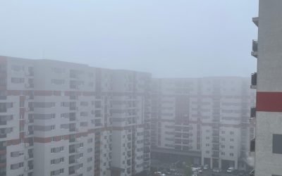 Cod galben de ceață în București și în nord-estul țării: trafic în condiții de vizibilitate redusă Vremea capricioasă continuă să creeze probleme în întreaga țară, iar kilometrii de autostradă și drumuri principale se confruntă cu vizibilitate extrem de redusă din cauza ceaței dense