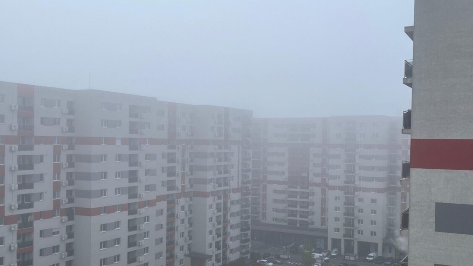 Ceață densă și condiții de iarnă pe drumurile din București și Ilfov Vremea capricioasă și condițiile meteo dificile au adus, în această seară, un nou val de probleme pentru trafic în zona capitalei și în județul Ilfov