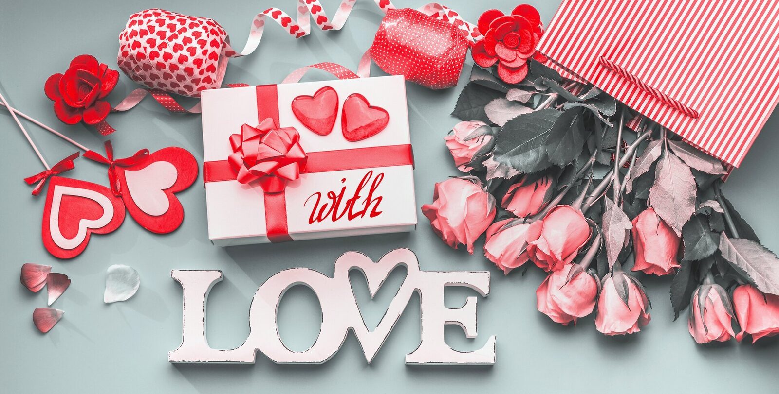 Valentine’s Day: Îndrăgostiții sărbătoresc iubirea în stilul occidental Pe 14 februarie, românii continuă să celebreze Valentine’s Day, o sărbătoare care și-a făcut loc în cultura locală după anii ’90