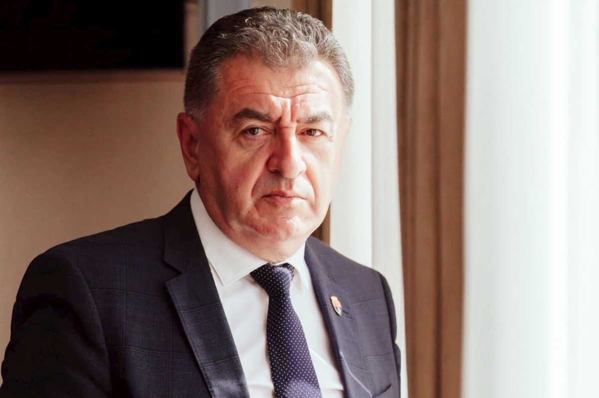 „Surpriză de proporții: Apel urgent privind planurile ascunse”