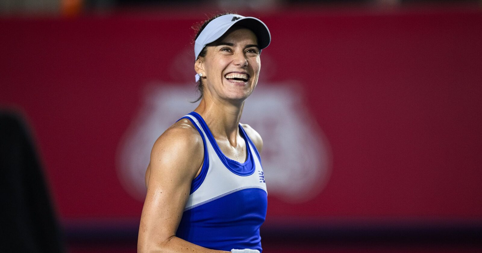 Cîrstea Salvează Onoarea României la Transylvania Open Sorana Cîrstea a reușit să salveze o situație delicată pentru tenisul românesc, avansând în sferturile de finală ale turneului Transylvania Open, după ce aproape toate celelalte reprezentante ale țării au fost eliminate