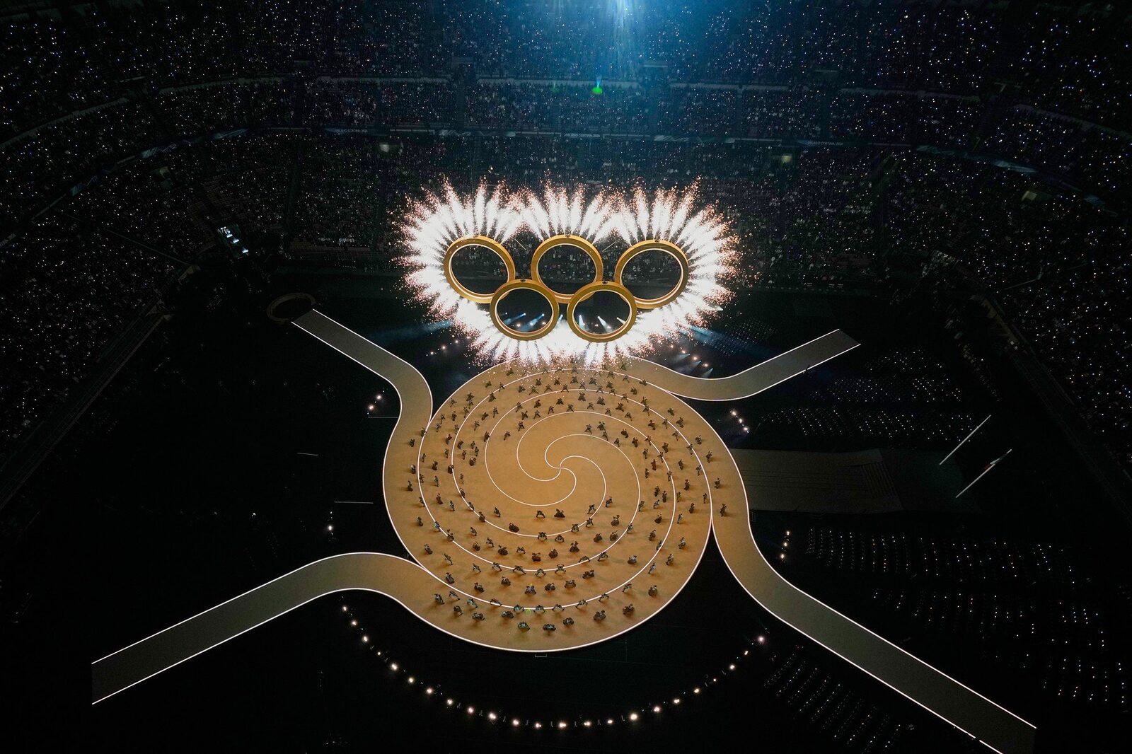 Ceremonia de deschidere a Jocurilor Olimpice de Iarnă 2026, un spectacol de excepție la Milano Ceremonia de deschidere a Jocurilor Olimpice de Iarnă de la Milano-Cortina a avut loc vineri seară, pe stadionul San Siro, având ca temă centrală conceptul de „armonie”