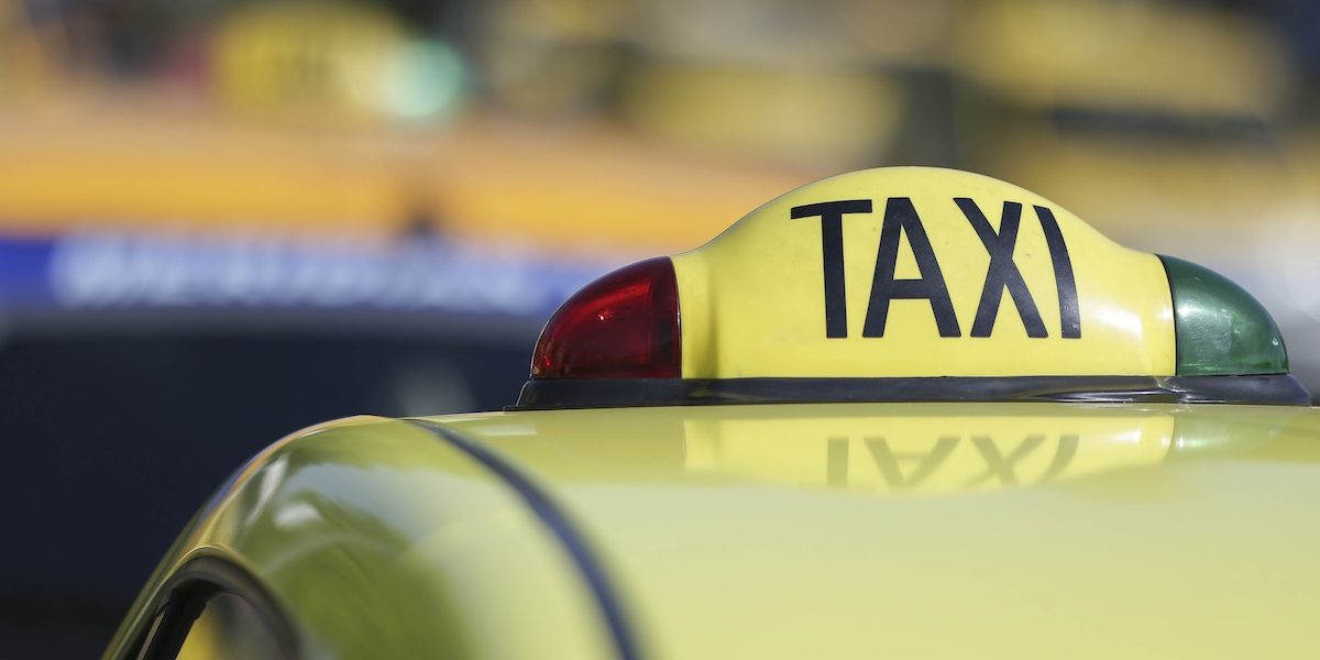 taxi-Bucuresti.jpeg - StirileCorecte