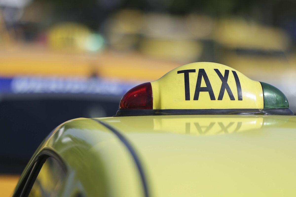 Primăria Capitalei oferă 1.000 autorizații de taxi în prima licitație din 2023