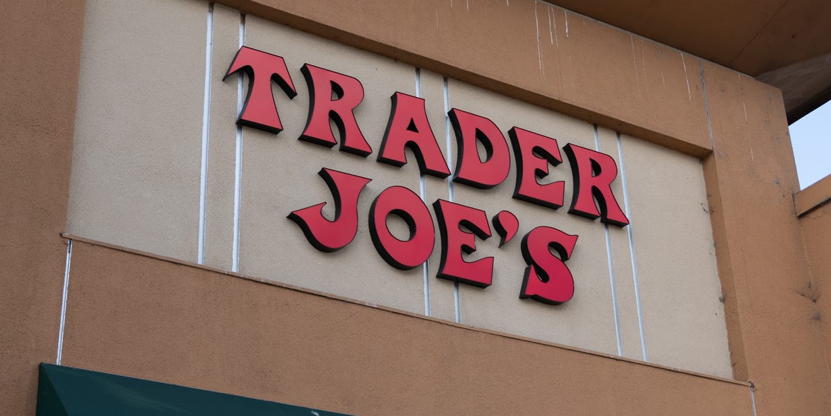 trader-joes-grocery-store-exterior-with-red-signage-and-news-photo-1770669093.pjpeg_.jpeg - StirileCorecte