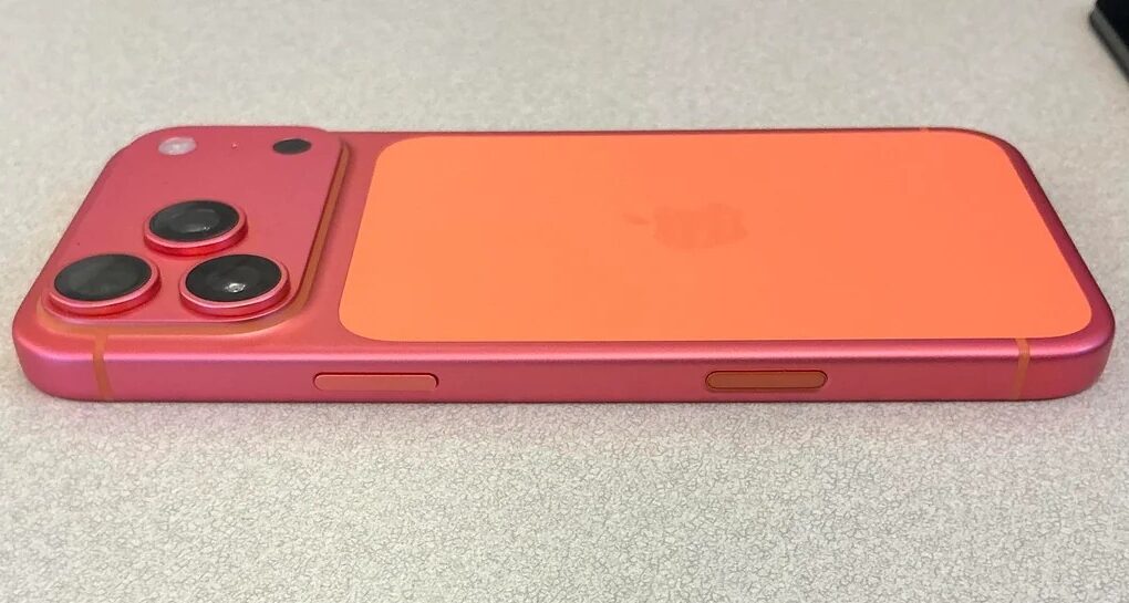 update-on-orange-iphone-17-pro-max-that-turned-rose-gold-v0-axapruyj93vf1-e1760548860729.jpg - StirileCorecte