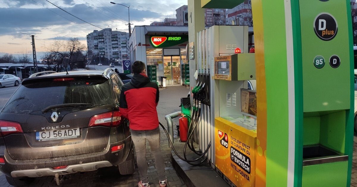 Guvernul adoptă ordonanță pentru a limita prețurile la carburanți și a reglementa piața de gaze naturale Guvernul a adoptat o ordonanță de urgență care vizează protejarea populației și a economiei, cu efecte începând cu 1 aprilie 2026 și până la 30 iunie 2026