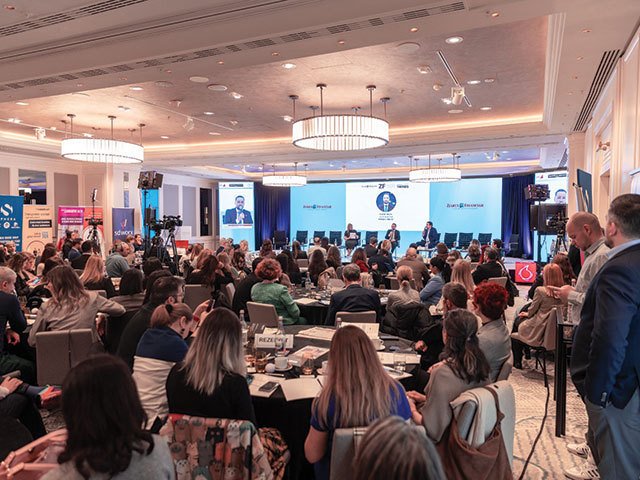 Resursa umană, pivotul transformării pentru companii în era digitală Companiile din România se confruntă cu o perioadă de transformare profundă, impulsionată de schimbările economice, legislative și de ascensiunea inteligenței artificiale (AI)