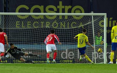 Benfica smulge o victorie dramatică în fața lui Arouca, urcă temporar pe locul secund Lisabona, Portugalia – Benfica a reușit să obțină o victorie dramatică în deplasarea de la Arouca, scor 2-1, într-un meci din cadrul etapei a 26-a a primei ligi portugheze de fotbal