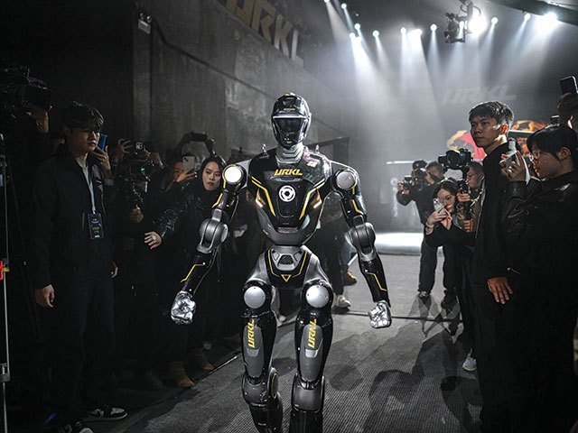 Era roboților-oameni: Occidentul, mai abil în utilizare?