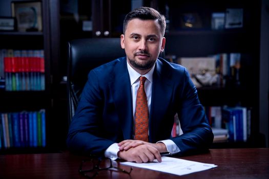 Ghigiu (PSD): De la sughițuri de la înjurături la responsabilitate politică Mihai Ghigiu, deputat PSD și președinte al Comisiei de Învățământ din Camera Deputaților, a acordat un interviu într-un format tip „ping-pong”, în care a răspuns la o serie de întrebări despre politică, educație, energia verde și rolul tinerilor în societate