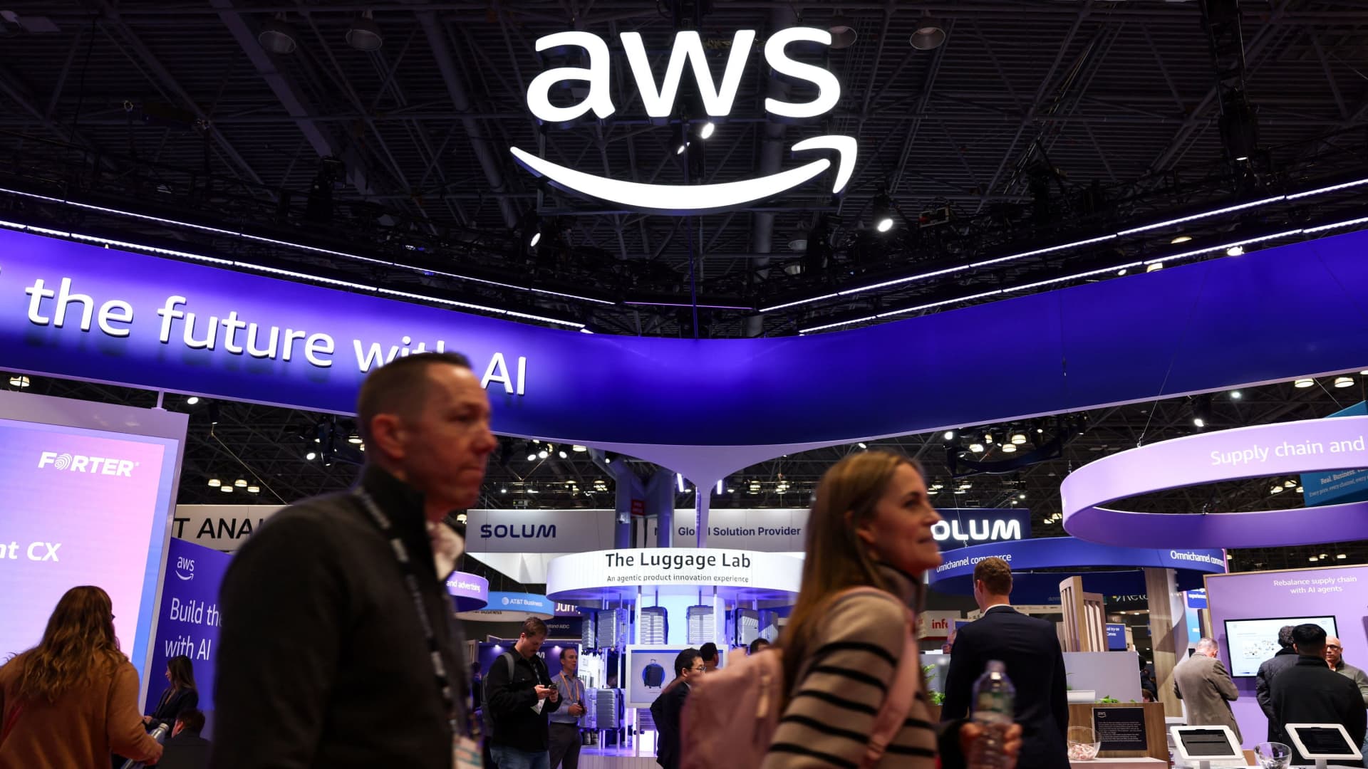 Atacuri cu drone vizează centrele de date AWS din Orientul Mijlociu, provocând întreruperi majore Un atac cu drone a afectat centrele de date Amazon Web Services (AWS) din Emiratele Arabe Unite și Bahrain, cauzând întreruperi semnificative în serviciile cloud