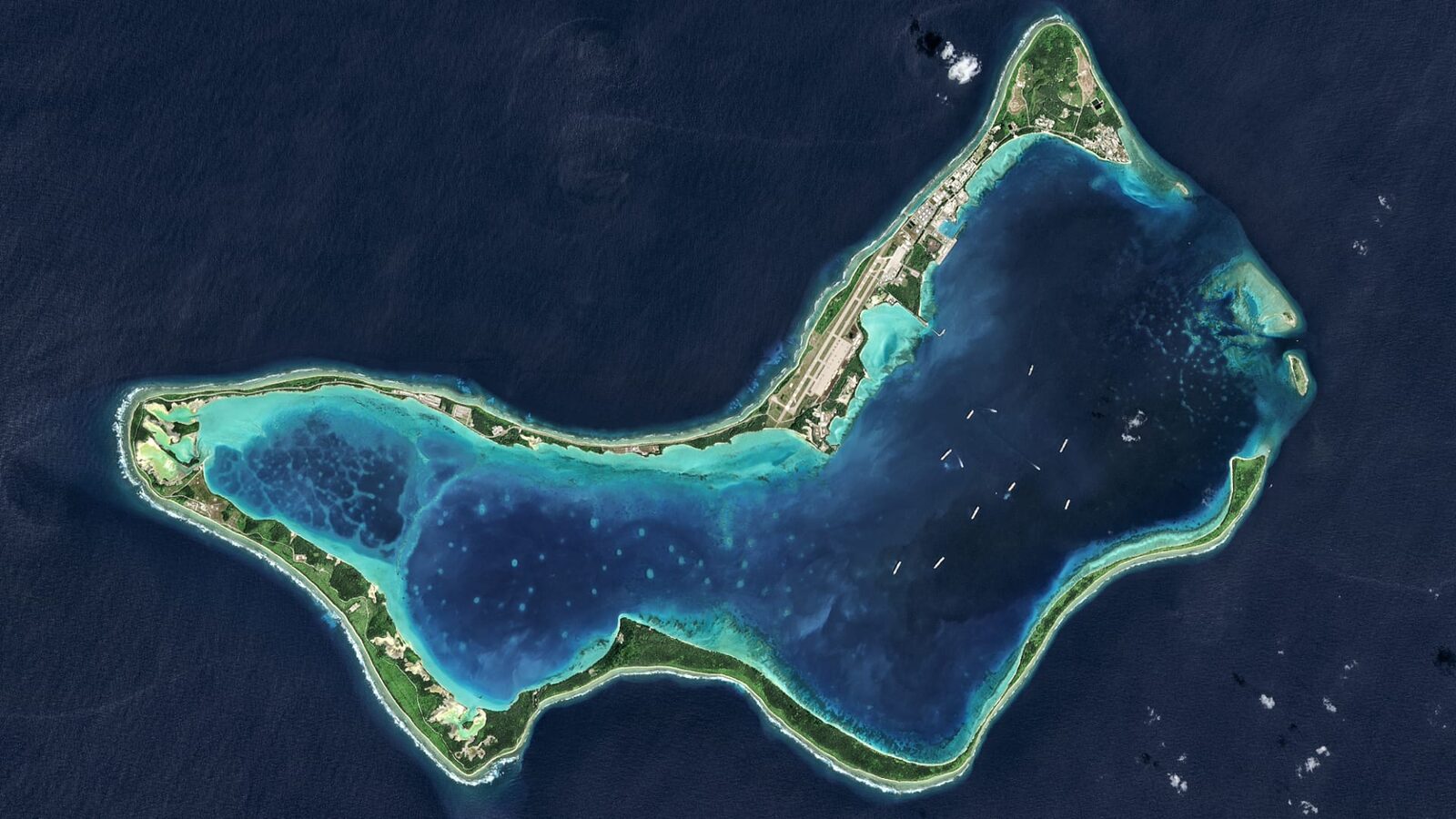 Iranul a lansat rachete balistice spre baza militară americană Diego Garcia, dar nu a atins ținta Iranul a lansat recent două rachete balistice cu rază intermediară spre baza militară Diego Garcia, aflată în Oceanul Indian, potrivit informațiilor publicate de Wall Street Journal, citând oficiali americani