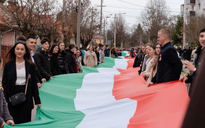 Mii de persoane au participat la manifestările Zilei Maghiarilor de Pretutindeni Mii de oameni au participat duminică la Târgu Secuiesc la evenimentele organizate cu ocazia Zilei Maghiarilor de Pretutindeni