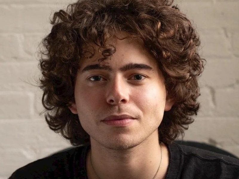 Piața de predicții Polymarket: Oglindă a opiniei publice sau instrument de influență? Platforma de predicții Polymarket, evaluată la aproape 9 miliarde de dolari, a stârnit controverse majore, transformând evenimente politice și economice în active tranzacționabile