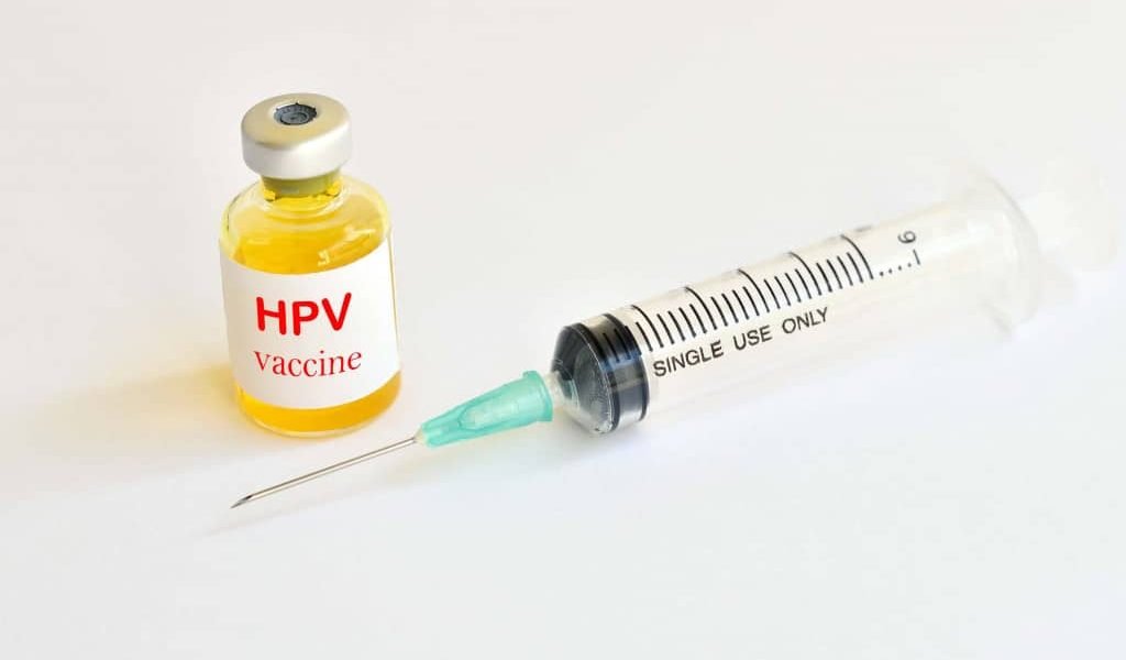 Cancerul de col uterin, o amenințare majoră pentru sănătatea femeilor Infecția cu virusul HPV (Human Papilloma Virus) reprezintă un risc major pentru sănătatea femeilor, fiind responsabilă de aproape 99% din cazurile de cancer de col uterin