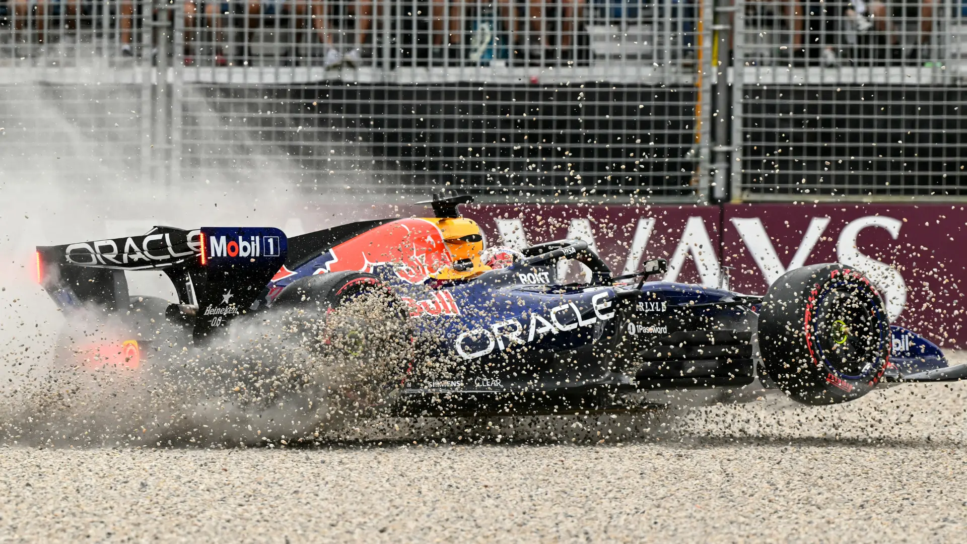 Verstappen, eliminat surprinzător în Q1 la Melbourne MELBOURNE – Șoc la Marele Premiu al Australiei! Max Verstappen, campionul mondial en-titre, a fost eliminat încă din prima rundă de calificări, după ce monopostul său Red Bull a suferit o defecțiune inexplicabilă