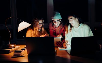 Admin night: O nouă tendință în rândul tinerilor corporatiști O nouă paradigmă socială ia amploare în rândul tinerilor corporatiști din România, ce se manifestă prin întâlniri informale, cunoscute sub numele de „Admin Night”